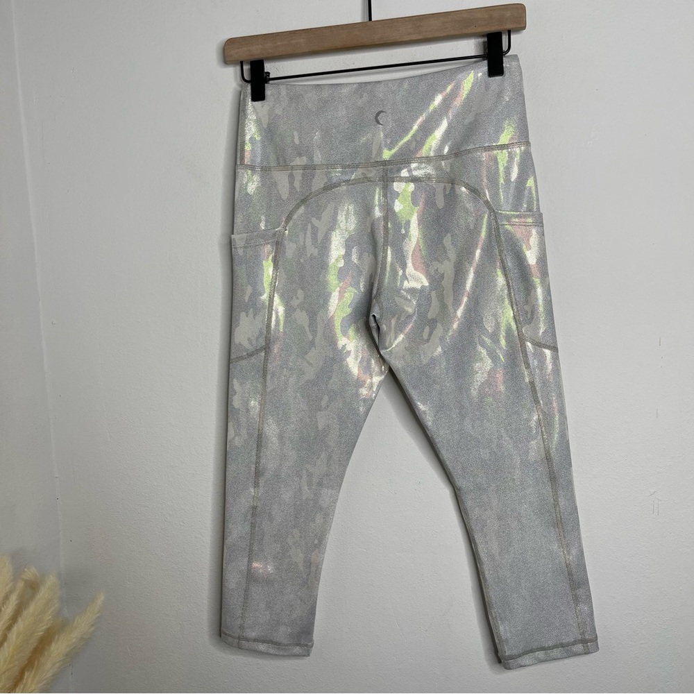 ZYIA Silver Camo Metallic Pocket Light n Tight Hi-Rise Capri 20" Leggings Sz M - Picture 11 of 16